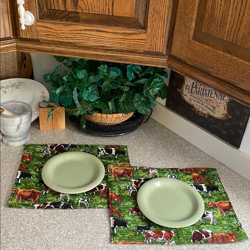 NWOT Set of 2 “Grazing Cows” Placemats